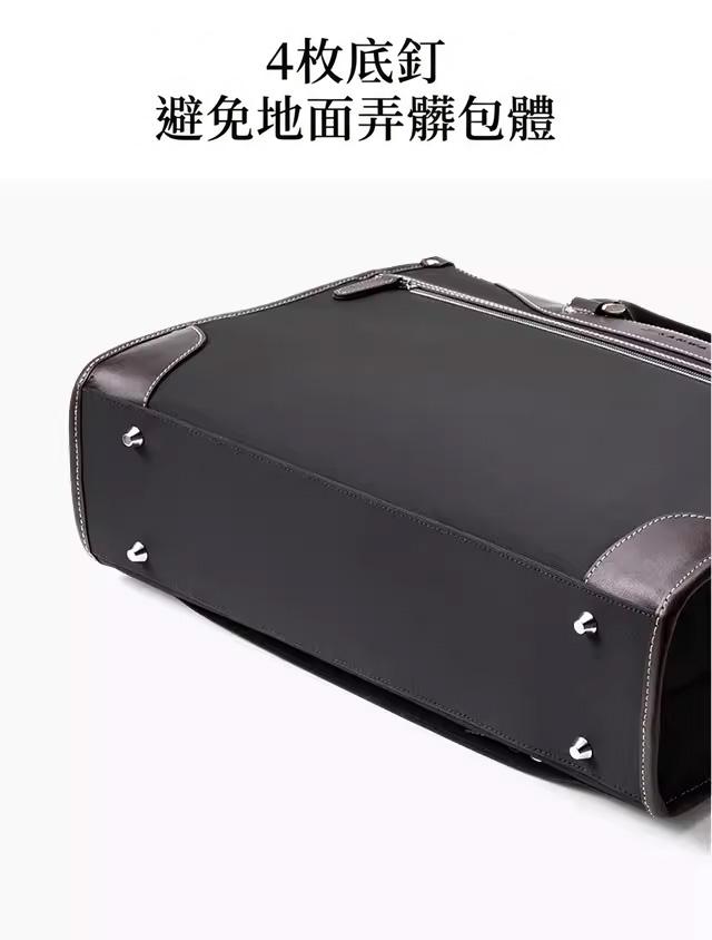 4枚底釘 避免地面弄髒包體